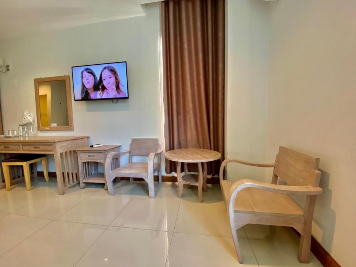 At Ruam Chok Hotel Чиангмай Экстерьер фото