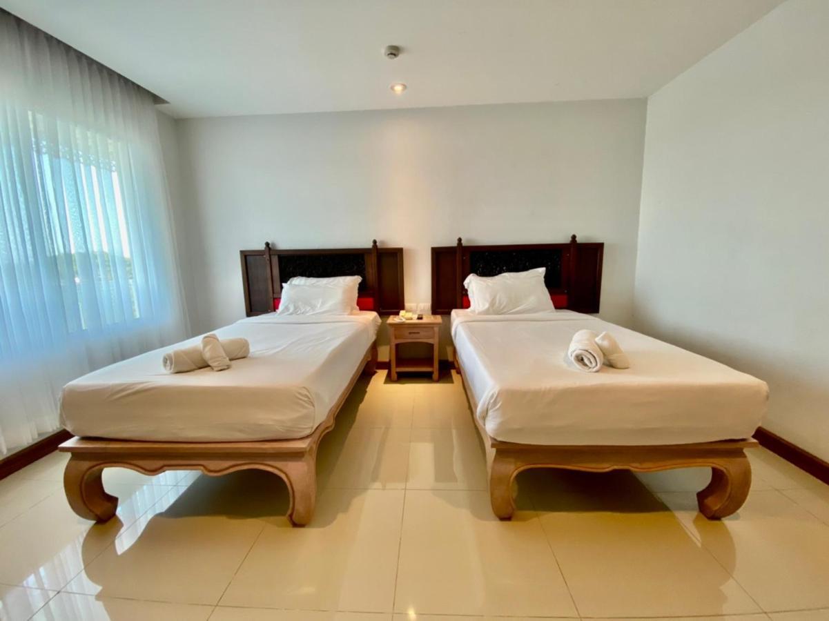 At Ruam Chok Hotel Чиангмай Экстерьер фото