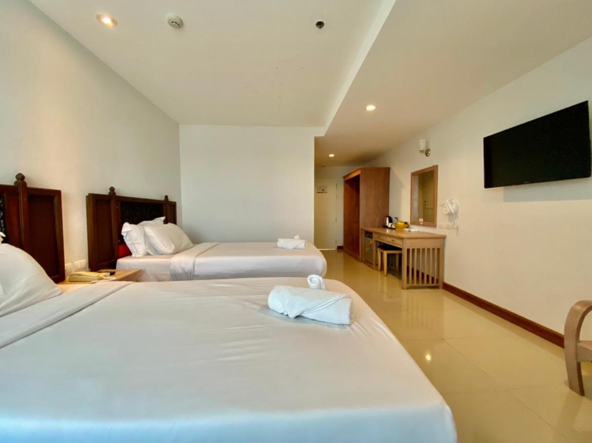 At Ruam Chok Hotel Чиангмай Экстерьер фото