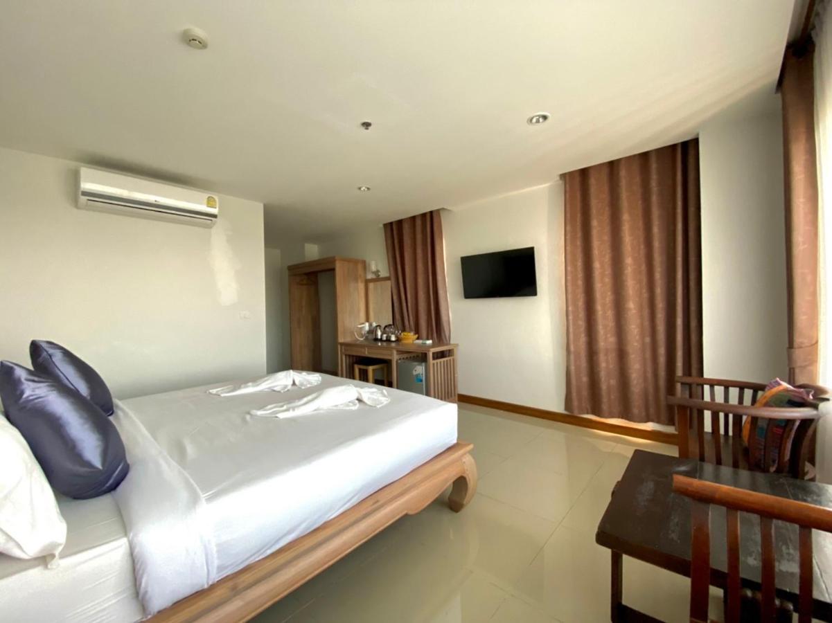 At Ruam Chok Hotel Чиангмай Экстерьер фото