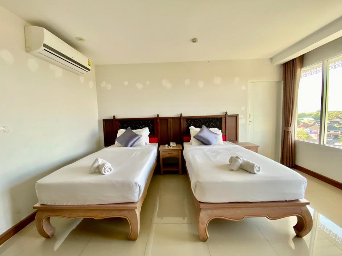 At Ruam Chok Hotel Чиангмай Экстерьер фото