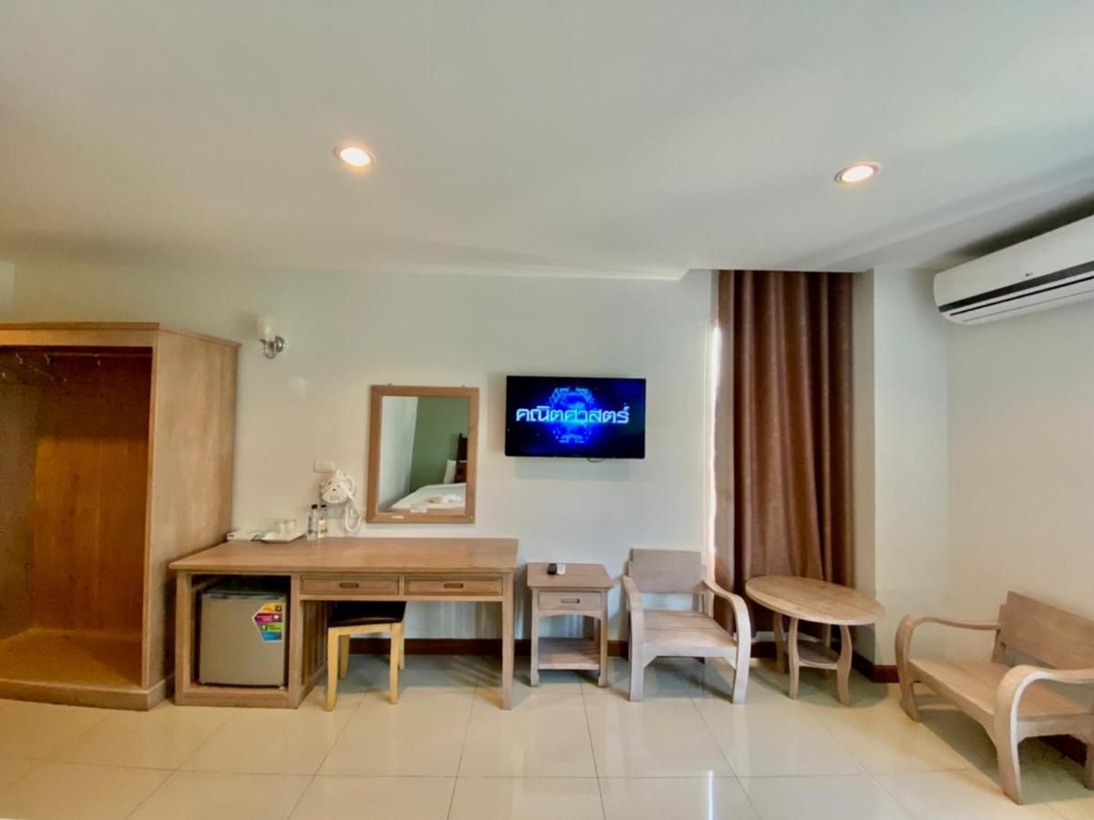 At Ruam Chok Hotel Чиангмай Экстерьер фото