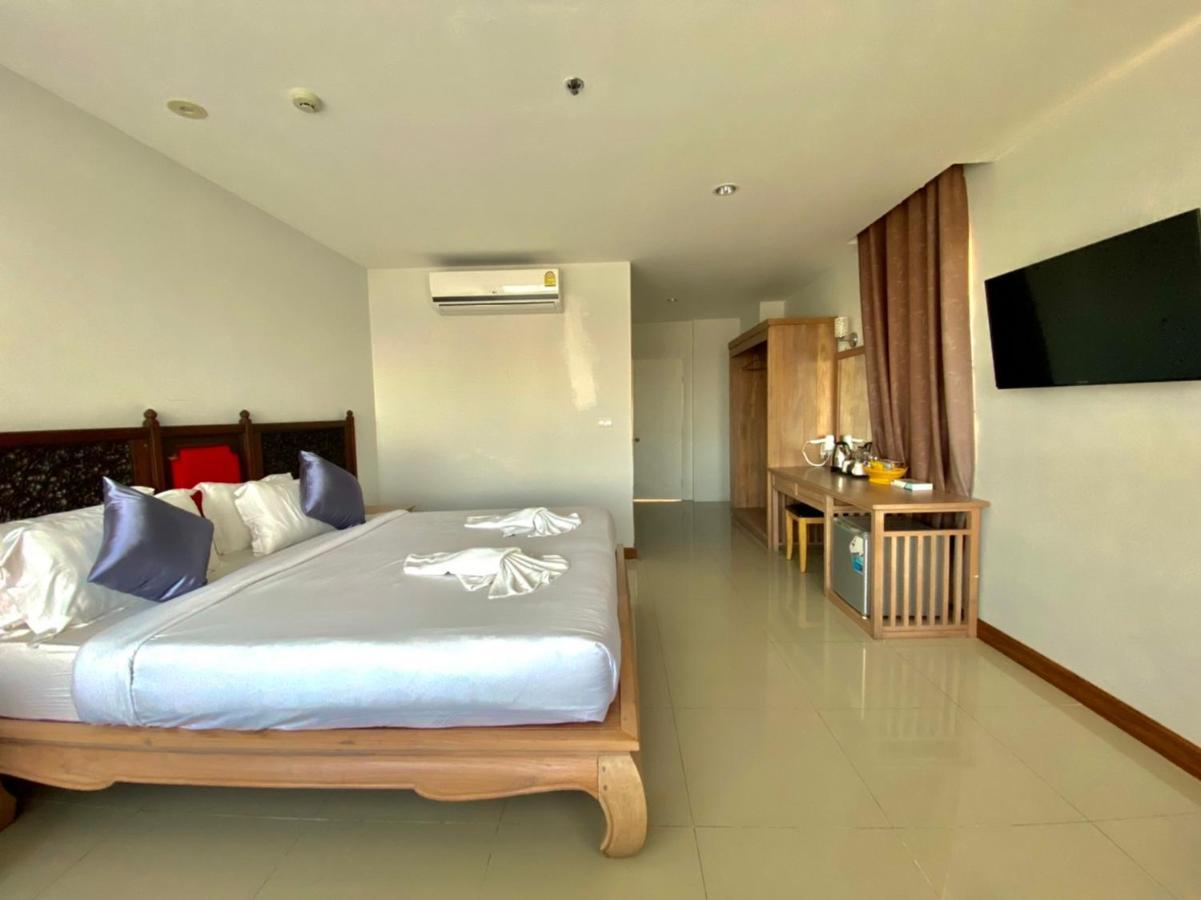 At Ruam Chok Hotel Чиангмай Экстерьер фото