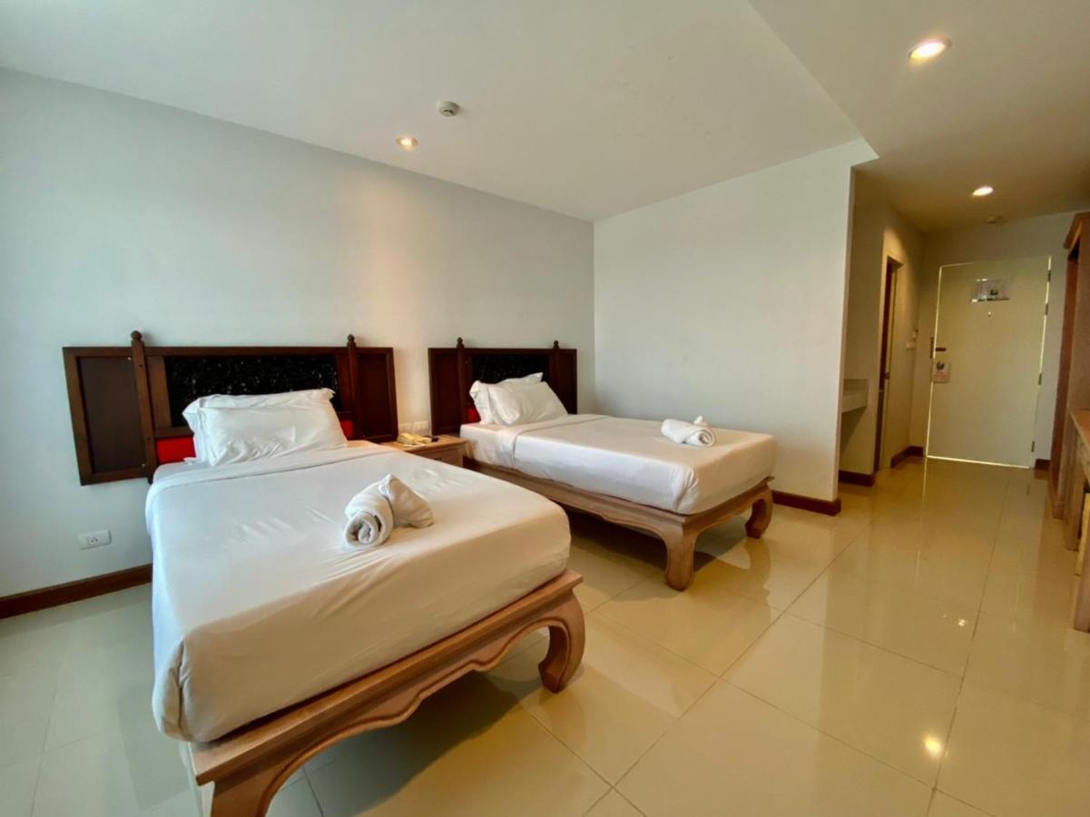 At Ruam Chok Hotel Чиангмай Экстерьер фото