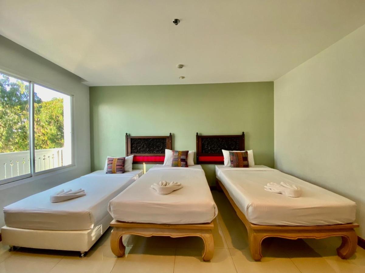 At Ruam Chok Hotel Чиангмай Экстерьер фото