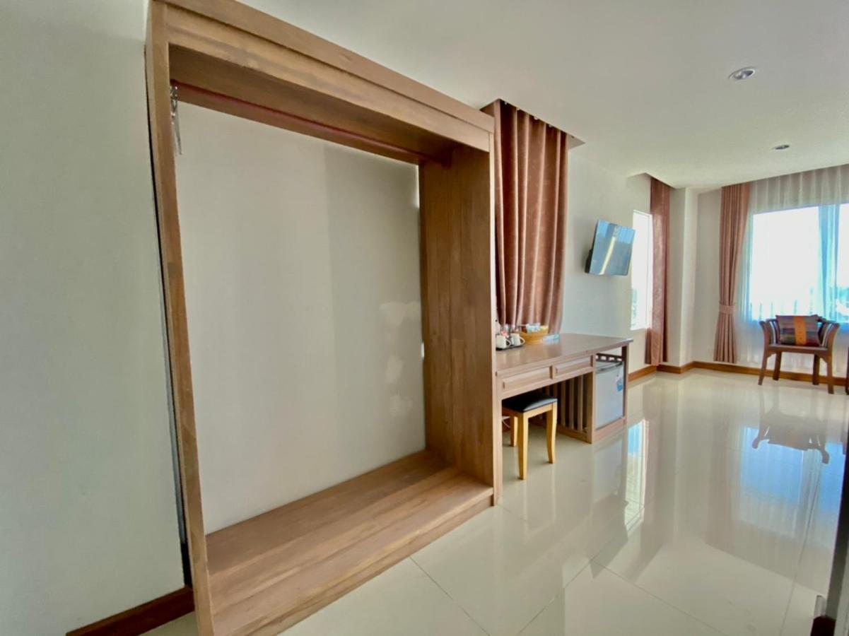 At Ruam Chok Hotel Чиангмай Экстерьер фото
