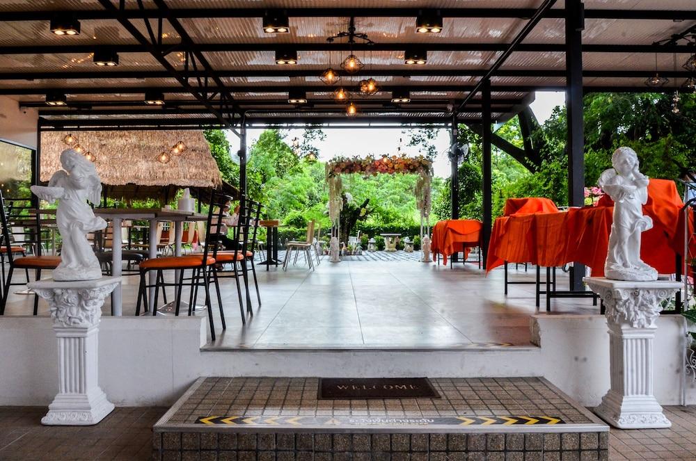 At Ruam Chok Hotel Чиангмай Экстерьер фото