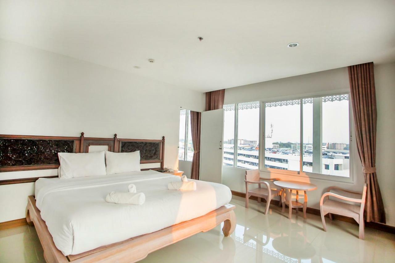 At Ruam Chok Hotel Чиангмай Экстерьер фото
