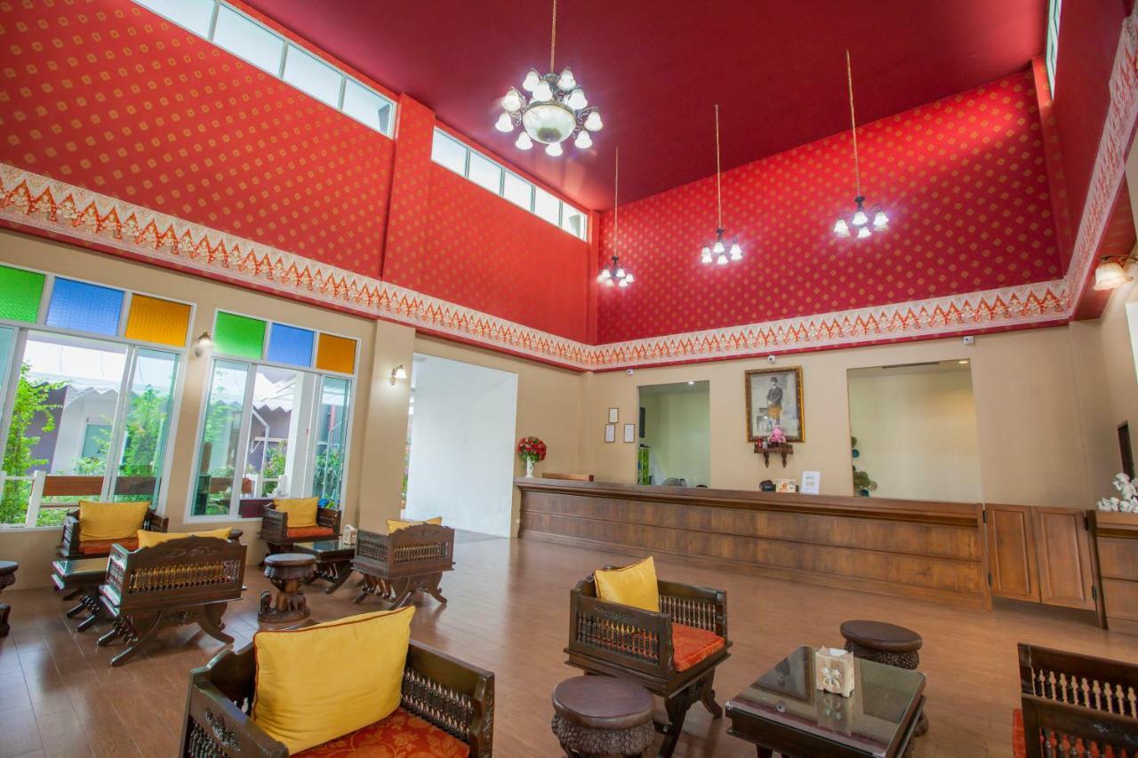 At Ruam Chok Hotel Чиангмай Экстерьер фото