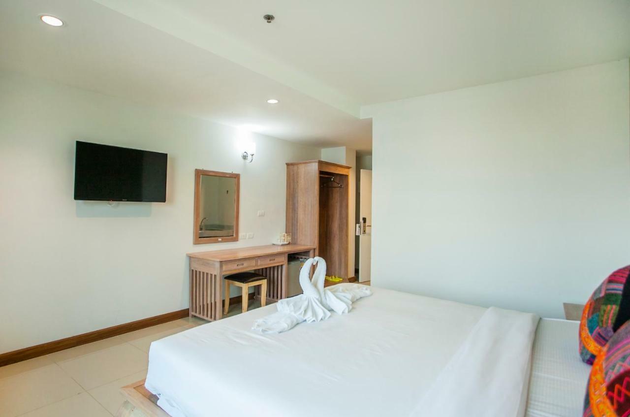 At Ruam Chok Hotel Чиангмай Экстерьер фото