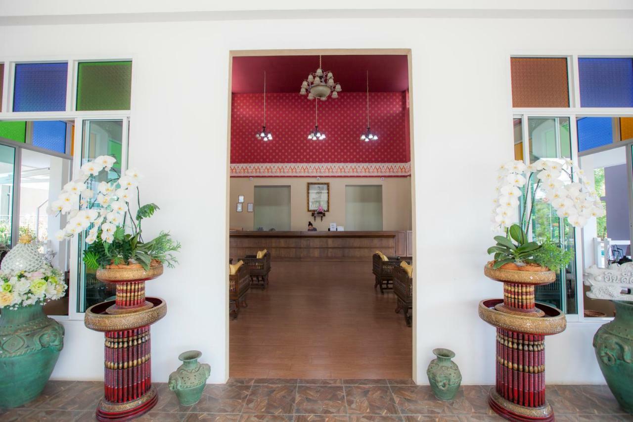 At Ruam Chok Hotel Чиангмай Экстерьер фото