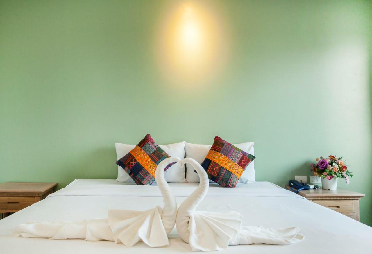 At Ruam Chok Hotel Чиангмай Экстерьер фото