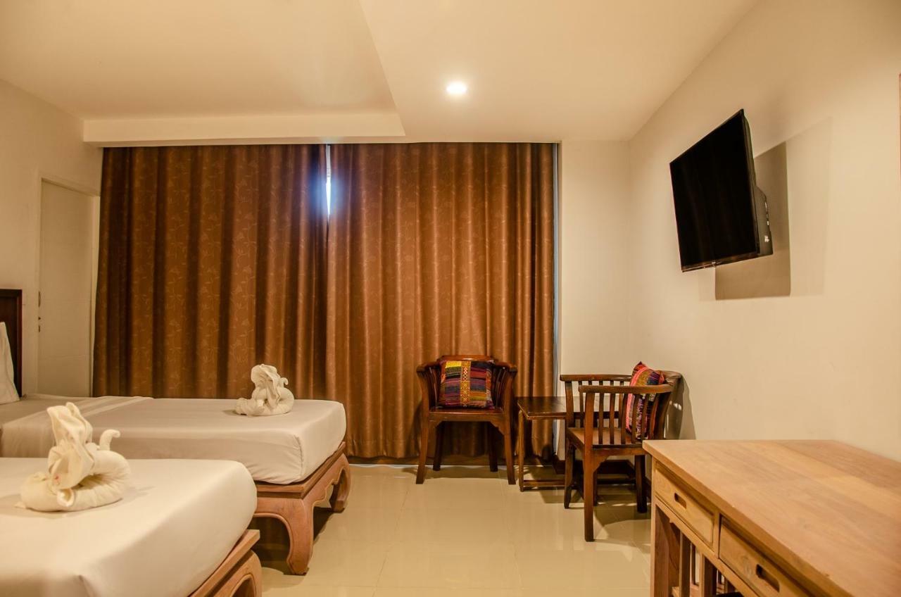 At Ruam Chok Hotel Чиангмай Экстерьер фото