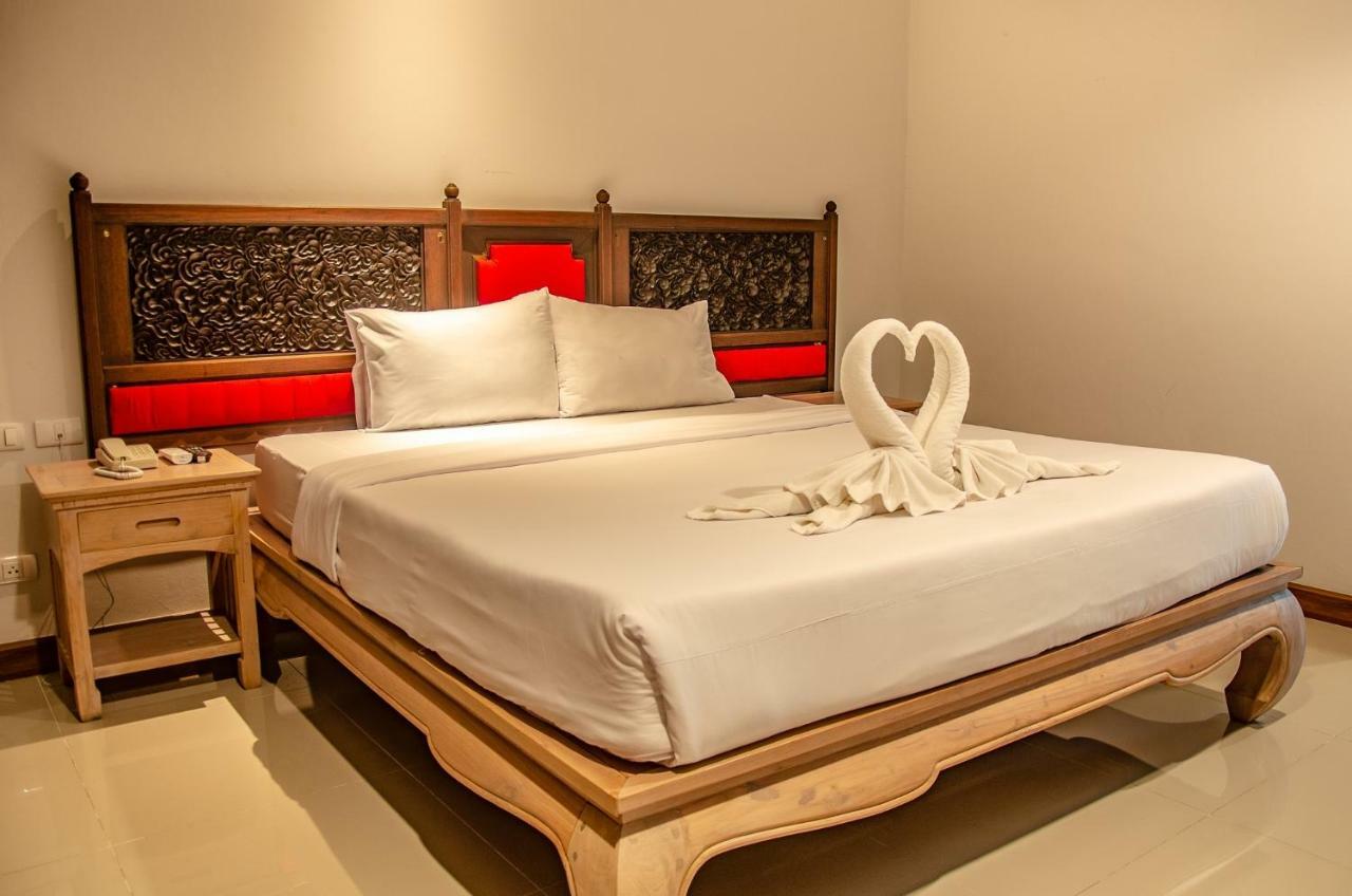 At Ruam Chok Hotel Чиангмай Экстерьер фото